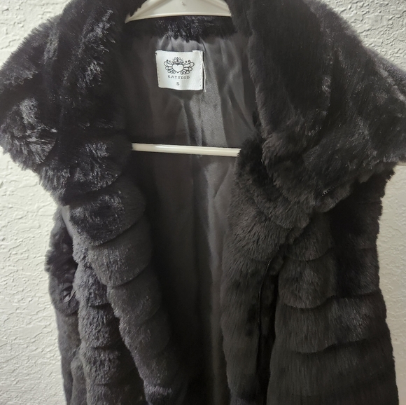 KATYDID Black faux fur lined zip up best, collard fur vest, black fur outerwear - Picture 9 of 14